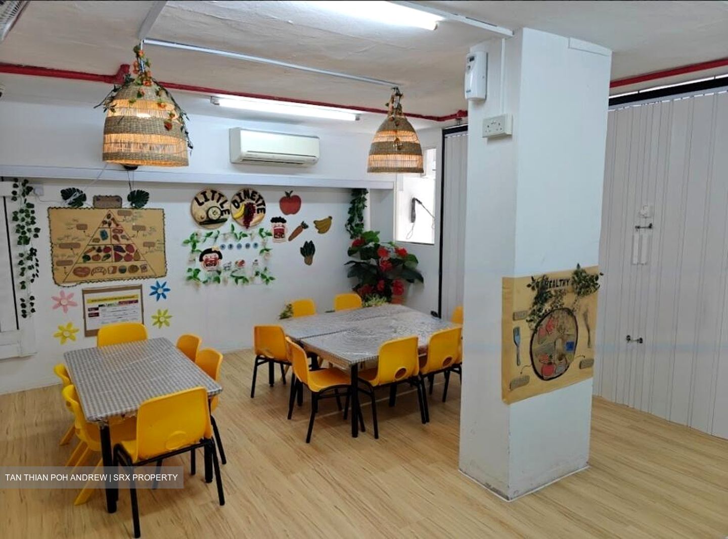 Jalan Senyum (D14), Retail #483258591